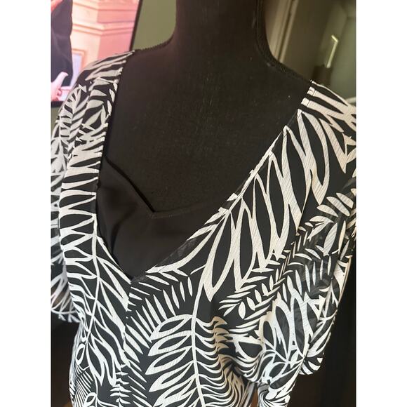 NYDJ Women’s Billowy Split Neck Blouse – Size M - Picture 2 of 6